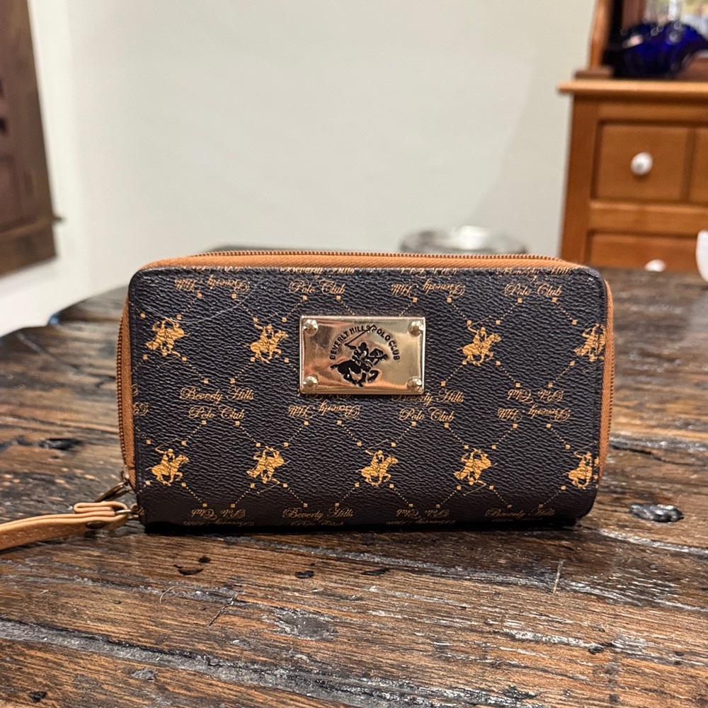 Beverly Hills Polo Club Black and Tan Women's Wallet/wristlet